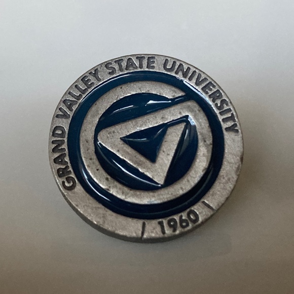 Vintage 1960s Collection of Four 3D  solid Pewter Uni Pins - Picture 4 of 7